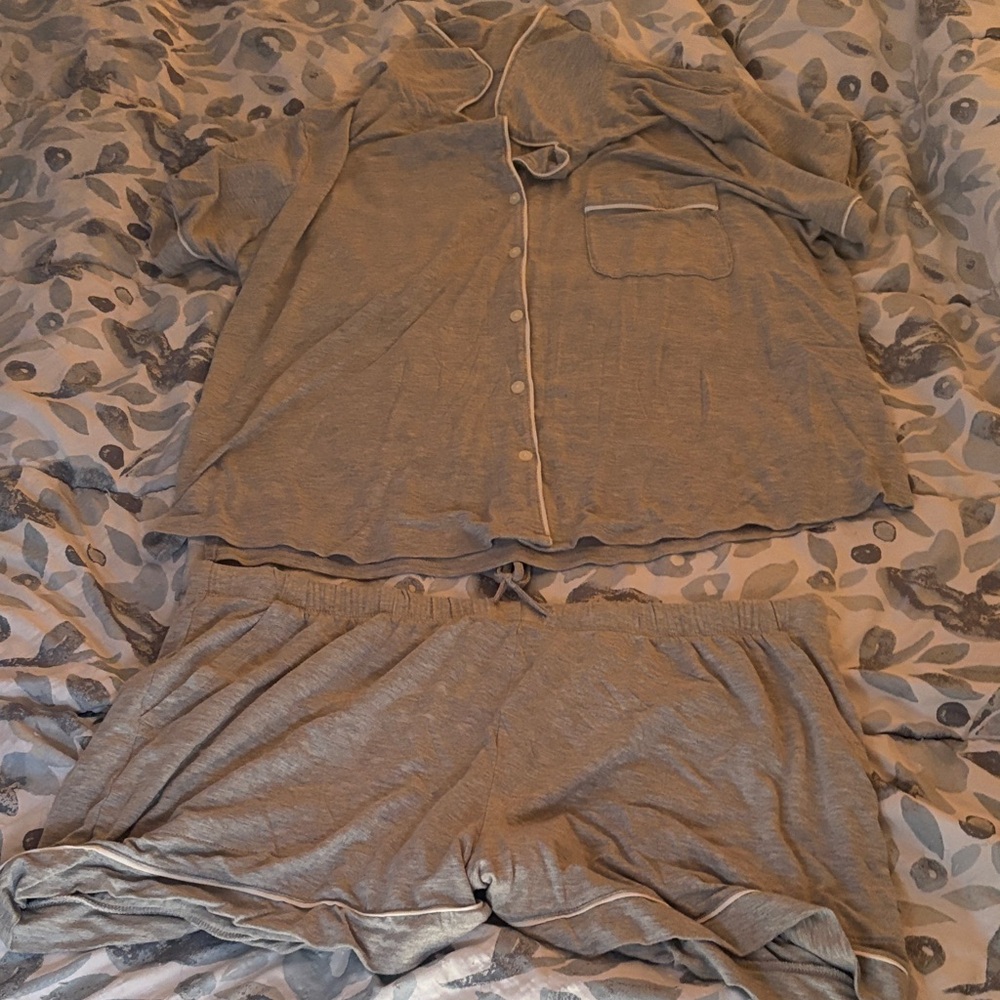 Auden Women's Gray Pajama Set